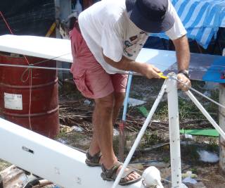 Jon stripping the diamond stays from the mast