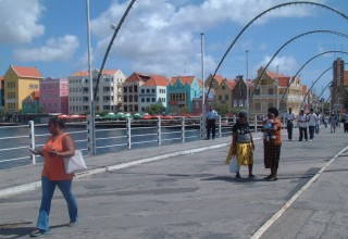 This 115 year old floating bridge opens for ship traffic