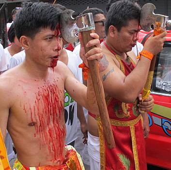 We hadn't seen head-cutters in our previous Veg Festivals