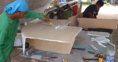 Houa & Kao fiberglassing the sugar-scoop steps under Ocelot