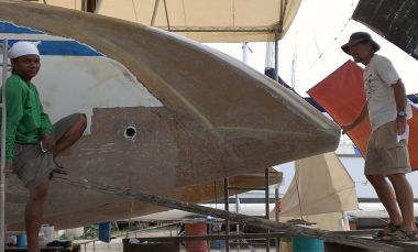 Houa & Jon inspect Ocelot's new raised port wall & stern profile