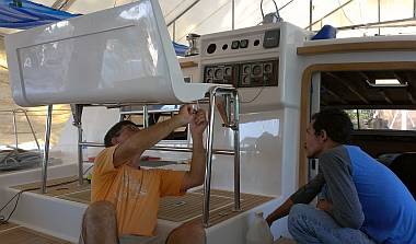 Retightening the bolts for the sliding pins on the helm seat