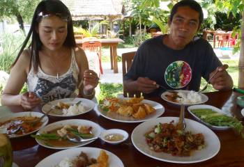 A scrumptious seafood lunch at Plylaem