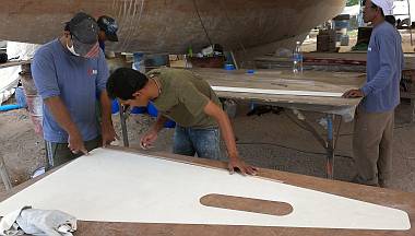 Pla and Baw checking the edges of the port bow nonskid