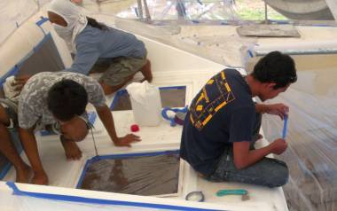 Nut, Lek & Baw masking Ocelot's foredeck for the gelcoat spray