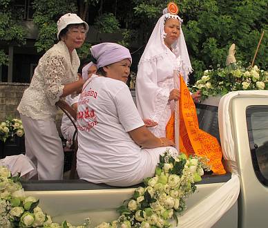 Woman ma song on a decorated float-truck