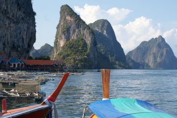 Longtail bows at Pan Yi village anchorage