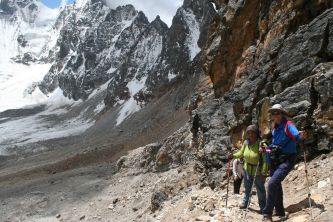 Up high on the steep trail to Renjo La