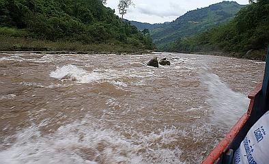 Shooting the rapids in a poorly handling long-boat