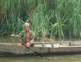 Kalimantan's  people still live on the river