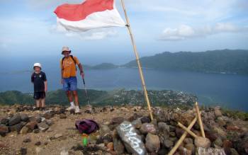 Sam and Jon at the top of Gunung Api volcano