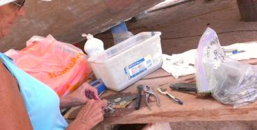 Sue cleaning up mast hardware, preparing for reassembly!