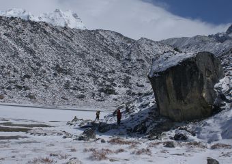 Skirting the edge of Samiti Lake