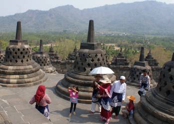 Borobudur ruins entice tourists from many lands