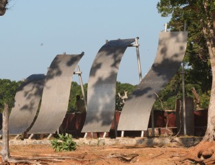 Stark monument to tsunami victims, Yala NP