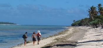 Walking the beach of Uolevu with the family from Kiss.