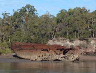 Conspicuous wreck just north of S White Cliffs