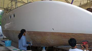 Candron & Yando sanding Ocelot's hulls, preparing for epoxy